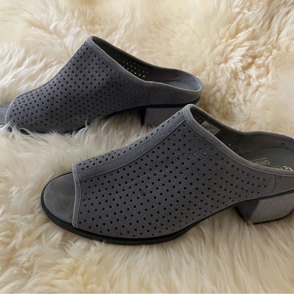 Ugg Koolaburra gray suede heels. Pre-owned condition. Size 12 - Picture 4 of 8